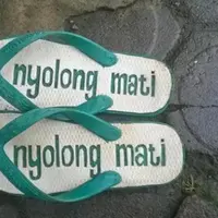 Kesal karena sandal sering dicolong? Coba ubah sandalmu jadi 7 kreasi ini. Dijamin awet dan gak akan lenyap. | Via: istimewa