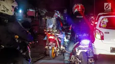 Pemudik bermotor melintas di jalur pantura kawasan Indramayu, Jawa Barat, Minggu (2/7). Arus balik di H+7 yang melintasi Jalur Pantura, Minggu (2/7), mulai menunjukkan peningkatan. (Liputan6.com/Faizal Fanani)