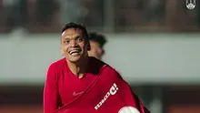 Penyerang Persis Solo, Ferdinan Sinaga saat merayakan gol terakhirnya bersama Laskar Sambernyawa pada laga melawan Persik Kediri pada laga pamungkas BRI Liga 1 2022/2023. (DOK Persis)