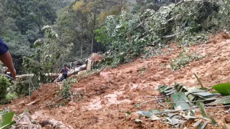 Sempat Putus, Jalur Lintas Riau - Sumbar Dibuka Terbatas