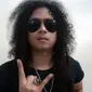  Yoda Idol sempat mengeluarkan single dengan mendaur ulang lagu miik band Bunga, Kasih Jangan Kau Pergi.