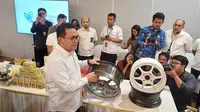Menteri Perdagangan Budi Santoso (Mendag Busan) melaksanakan ekspose barang dan jasa hasil pengawasan, di Auditorium Kementerian Perdagangan, Jakarta, Kamis (17/4/2025). (Maul/Liputan6.com)&nbsp;