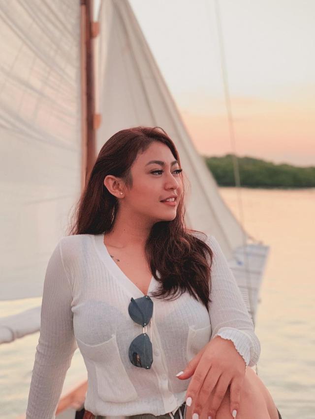 FOTO: Punya Bisnis Travel, Ini Gaya Liburan Ayu Anjani di Indonesia