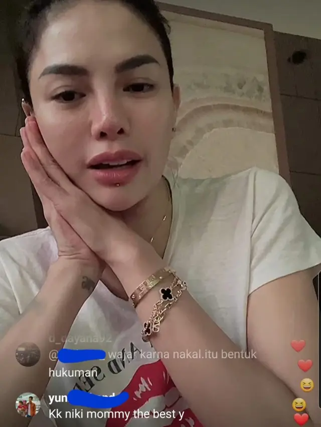 Nikita Mirzani menggelar siaran langsung di Instagram pada Sabtu, 13 Mei 2023. (Foto: Dok. Instagram @nikitamirzanimawardi_172)