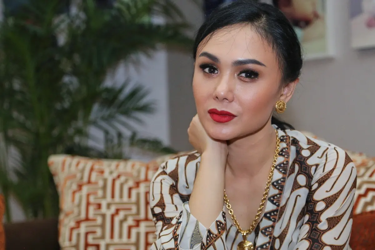 [Bintang] Yuni Shara dan Anaknya