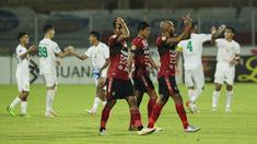 Momen Bali United saat memastikan dirinya sebagai juara di BRI Liga 1 2021/2022 ternodai dengan kekalahan telak. (Bola.com/M Iqbal Ichsan)