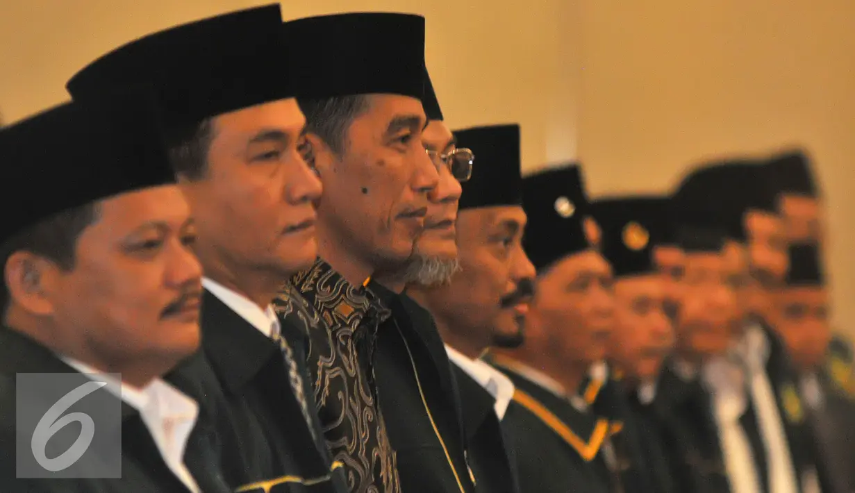 Presiden Joko Widodo (ketiga kiri) saat menghadiri acara peringatan Milad ke-17 PBB serta pelantikan pengurus PBB 2015-2020 di Jakarta, Senin (10/8/2015). Menurut Yusril, kehadiran Presiden mempunyai arti penting bagi PBB. (Liputan6.com/Herman Zakharia)