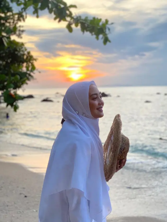 Lama Vakum, Ini 7 Potret Terbaru Nuri Maulida yang Makin Menawan