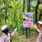 Rambu- rambu imbauan di pasang di kawasan hutan Taman Nasional Baluran (Istimewa)