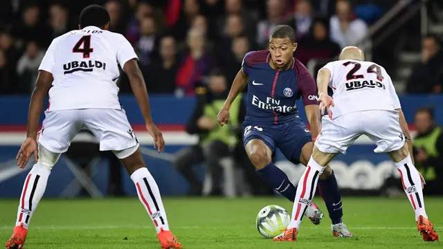 FOTO: Edinson Cavani Gemilang, PSG Bungkam Nice