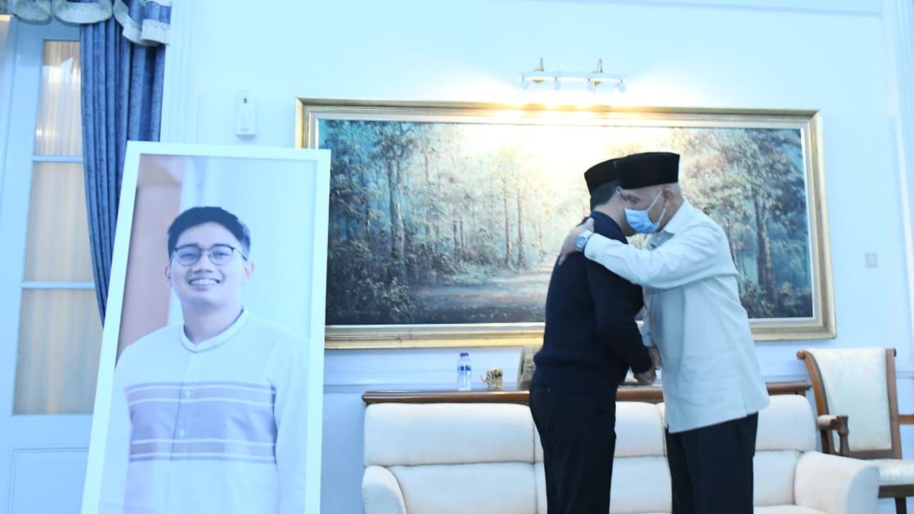 Menpora dan Gubernur Sumbar Tazkiah ke Rumah Ridwan Kamil, Doakan Eril Husnul Khotimah