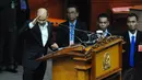 Ketua Fraksi Partai NasDem DPR, Viktor Laiskodat saat menyatakan sikap keluar (walk out) dari Rapat Paripurna Pemilihan Pimpinan DPR, Jakarta, (2/10/14). (Liputan6.com/Andrian M Tunay) 