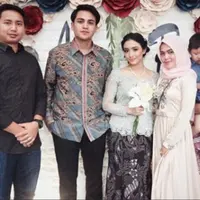 Rizky Alatas dan Adzana Bing Slamet resmi menggelar lamaran.