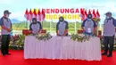 Gerakan penanaman pohon di area infrastruktur akan bernilai ekonomi bagi kegiatan masyarakat setempat sebagai ruang terbuka hijau. Progres pertumbuhan pohon dipantau melalui sistem teknologi informasi “SITAMU” atau Sistem Pemantauan Tanaman Bermutu. (Liputan6.com/HO/Arif B.M. Kementerian PUPR)