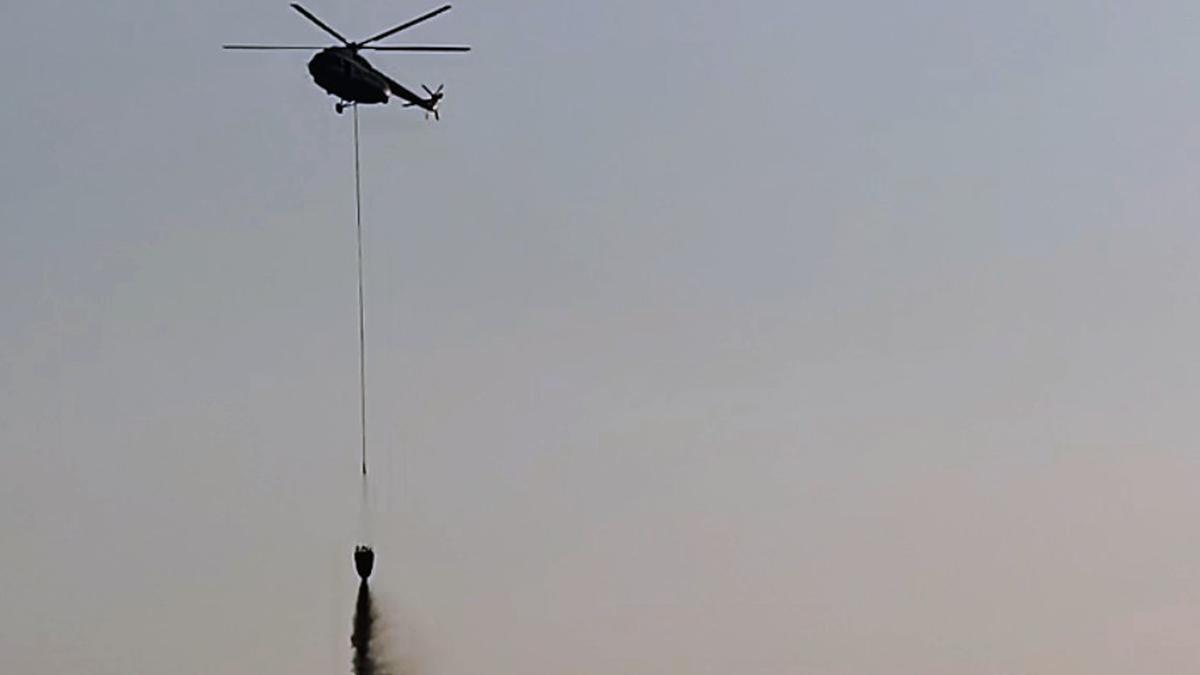 BNPB Kerahkan Dua Water Bombing ke TPA Jatiwaringin