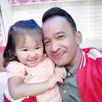 Menurutnya, jenis balasan komentar yang kerap diberikannya adala tergantung dengan komentar warganet itu sendiri. Kalau mereka berkata kasar, maka menurutnya dibalas dengan jawaban sejenis. (Instagram/ruben_onsu)