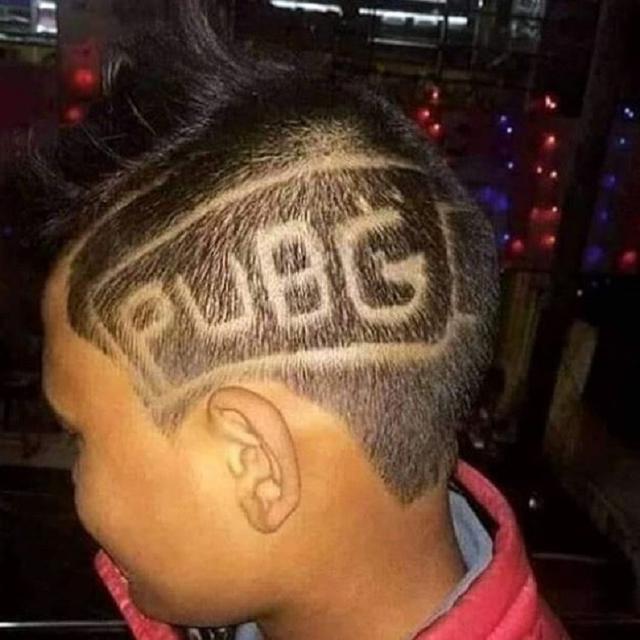 7 Gaya Potongan Rambut Nyeleneh Pria Bikin Perut Geli, Berani Coba?