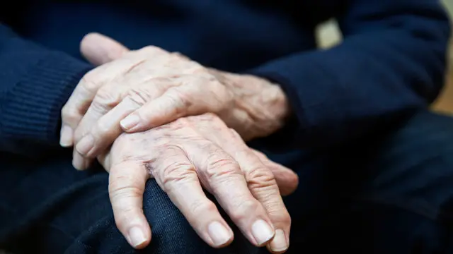 Waspadai Penyakit Parkinson: Ini Gejala, Penyebab, dan Cara Mengatasinya