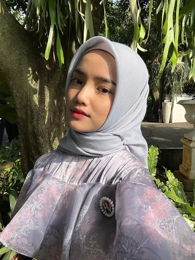 Fuji Pakai Hijab
