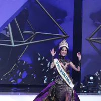 Edymar Martinez Blanco hadir dalam acara puncak kontes kecantikan Puteri Indonesia 2016 yang digelar di Jakarta Convention Center, Jumat (19/2) malam dan dimenangkan oleh Kezia Roslin perwakilan dari Sulawesi Utara. (Nurwahyunan/Bintang.com)