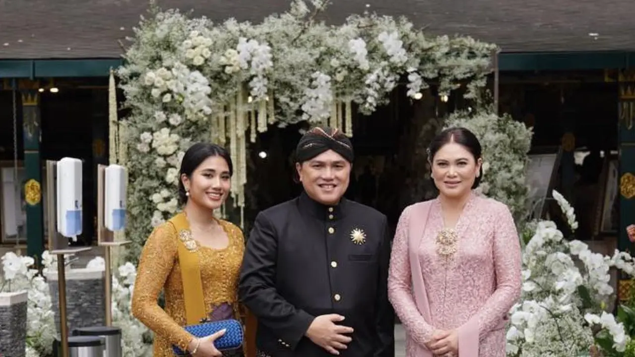 Keluarga Erick Thohir di acara pernikahan Erina Gudono dan Kaesang Pangarep