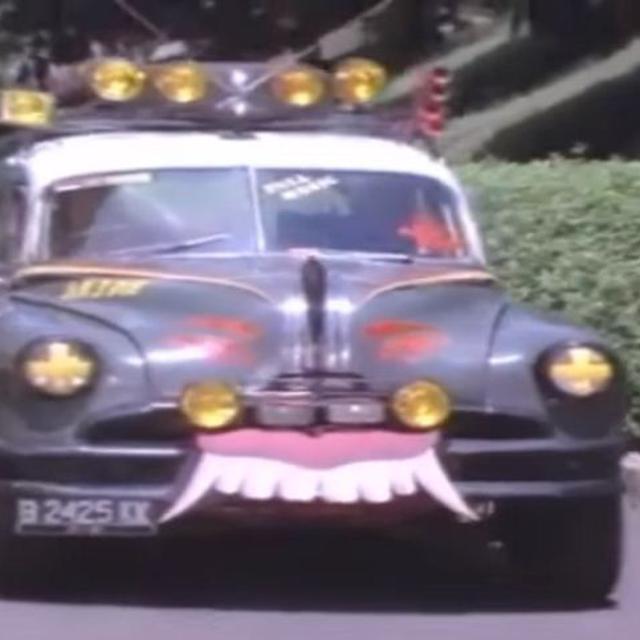 Lima Mobil Yang Eksis Di Film Warkop Dki Otomotif Liputan6 Com Sinopsis film warkop gengsi dong : mobil yang eksis di film warkop dki