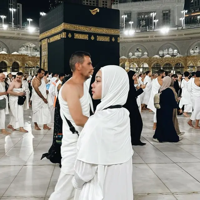 Artis Umroh Saat Tahun Baru