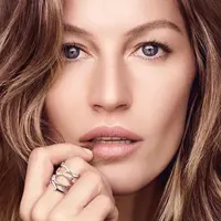 Punya kulit sehat dan awet muda, ini serum andalan dari Gisele Bundchen.