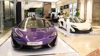 McLaren memanjang mobil-mobilnya di Pasific Place, jl Jenderal Sudirman, Jakarta. (Herdi Muhardi)