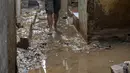 Badan Penanggulangan Bencana Daerah (BPBD) DKI Jakarta mencatat, sebanyak 100 Rukun Tetangga (RT) dan 3 ruas jalan tergenang banjir. (BAY ISMOYO/AFP)