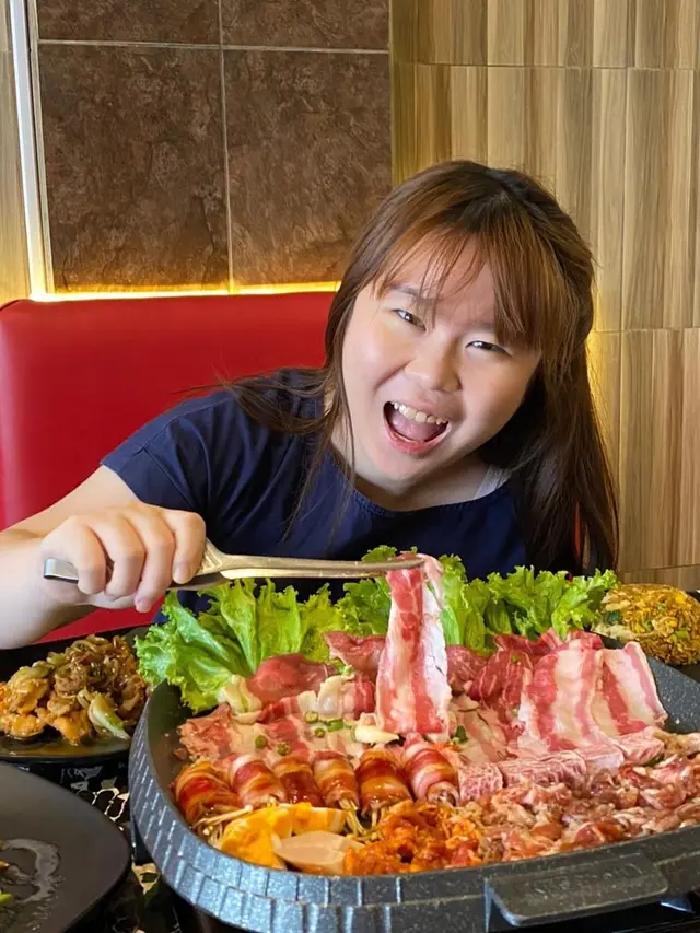 Profil Vinny Laurencia, pemilik TikTok @kulinersamacici