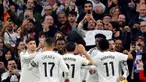 Penyerang Real Madrid, Kylian Mbappe (kanan) merayakan golnya saat laga pekan ke-18 La Liga 2024/2025 melawan Sevilla FC di Stadion Santiago Bernabeu, Madrid, 22 Desember 2024. (OSCAR DEL POZO/AFP)