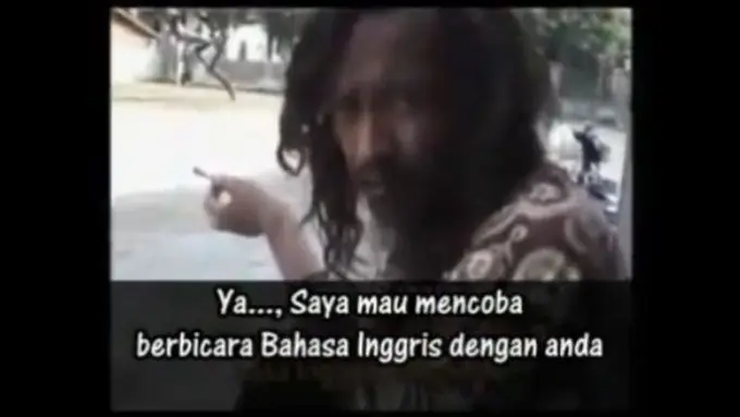Orang Gila di Cirebon Ini Asli Jago Bahasa Inggris!