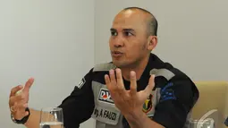 Dokter forensik odontologist Pusdokkes POLRI AKBP drg. Ahmad Fauzi, MM, GDFO menerangkan bahwa jenazah bisa dikenali melalui gigi, Jakarta, Senin (13/10/2014) (Liputan6.com/Andrian M Tunay)