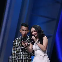 Cemen yang selama ini hanya bisa menyaksikan aksi idolanya Zaskia Gotik dari kejauhan saja kini bahkan sudah bisa saling follow akun media sosial. Cemen pun mengaku grogi ketika bertemu langsung dengan Zaskia Gotik. (Nurwahyunan/Bintang.com)