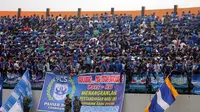 Suporter PSIS ketika mendukung Laskar Mahesa Jenar di Magelang. (Bola.com/Ronald Seger Prabowo)