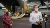 Acara penyerahan bantuan Singapura ke Indonesia (Facebook/Vivian Balakrishnan)