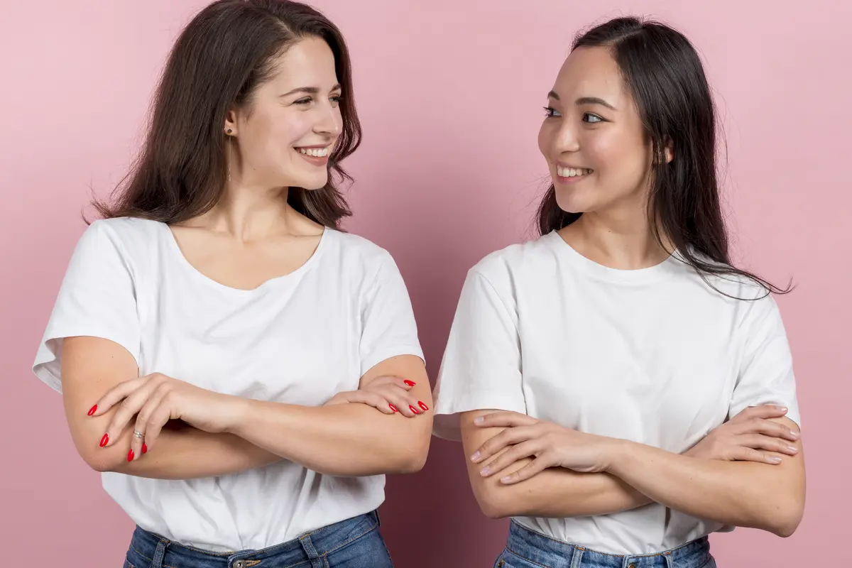 Ilustrasi dua perempuan