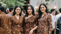 Model Baju Batik Modern untuk Pesta Pernikahan. Foto: Gemini