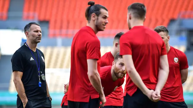 Ryan Giggs-Wales-China