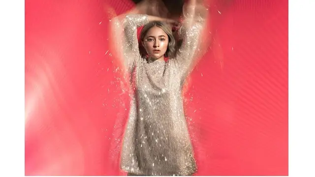 8 Potret Transformasi Gaya Rambut Marshanda, Terbaru Warna Pelangi