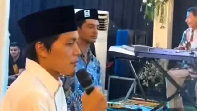 Gus Iqdam di ultah istri Habib Luthfi (SS: YT Populer Dakwah)