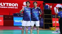 Ganda putra Indonesia, Raymond Indra/Nikolaus Joaquin, berpose setelah memastikan langkah ke semifinal Polytron Indonesia Open 2026. (Bola.com/PBSI)
