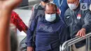Tersangka kasus dugaan suap Bupati Mamberamo Tengah nonaktif, Ricky Ham Pagawak (RHP), tiba untuk menjalani pemeriksaan di gedung Merah Putih KPK, Jakarta, Senin (20/2/2023). Dalam pengusutan kasus TPPU ini tim penyidik sudah menyita beberapa aset milik Ricky Ham Pagawak yang diduga berasal dari tindak pidana korupsi namun disamarkan. 
(Liputan6.com/Angga Yuniar)