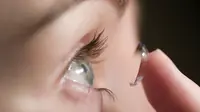 Infeksi mata yang sering menyerang pengguna lensa kontak adalah keratitis