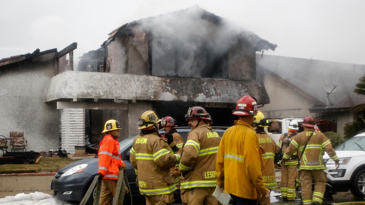 Pesawat Cessna Tabrak Rumah Warga di California