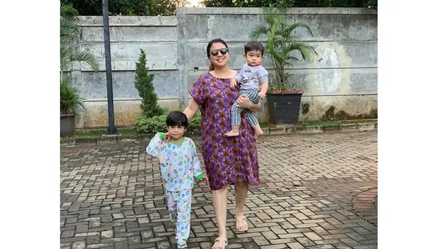 Sebut Berat Badannya Cocok untuk Usia 53 Tahun, Ini 6 Potret Terbaru Tya Ariestya