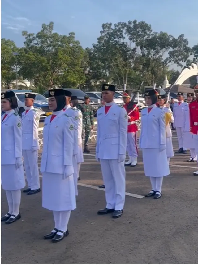 7 Potret Anak Denny Cagur Jadi Paskibraka Provinsi Banten, Penuh Haru dan Bangga