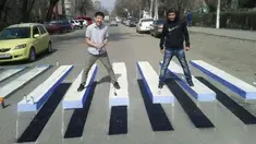 Zebra cross ini terlihat seolah-olah mengambang. Keren euy! (gorodlv)