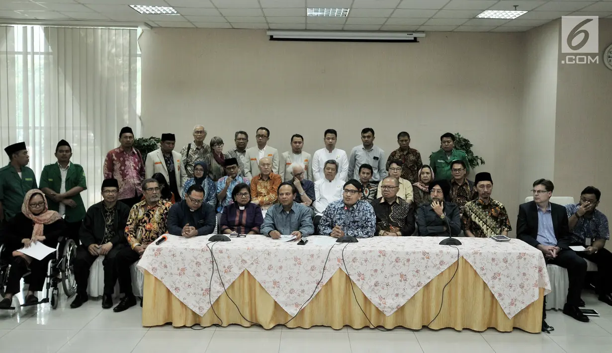 Sejumlah tokoh lintas agama menyatakan sikap atas aksi penembakan masjid di Selandia Baru di Jakarta, Rabu (20/3). Para tokoh lintas agama mengecam upaya sebagian kalangan melakukan teror untuk menyebarkan kebencian. (Liputan6.com/Iqbal Nugroho)